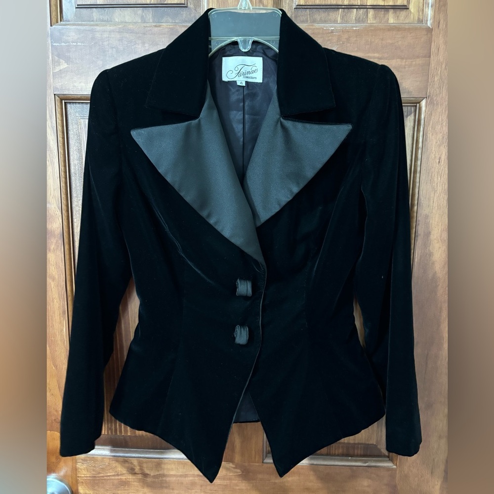 Farinae collections Women's Black Velvet Blazer